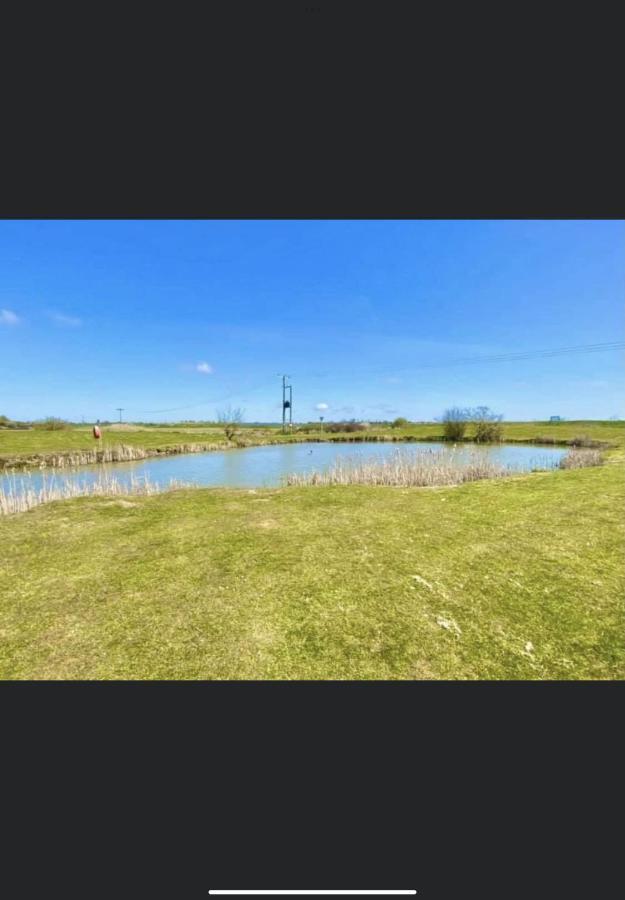 Summer Breeze Deluxe Caravan Rental Saint Osyth Exteriér fotografie